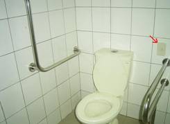 殘障專用廁所旁設有『警鈴』，以便緊急時能及時通知