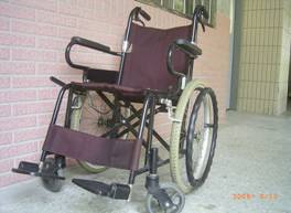 手動輪椅－方便移行車子，適用於行動不便者，收放自如